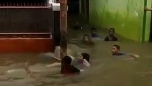 wahana bermain ketika banjir