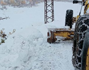 TUNCELİ'DE KAR; YÜKSEK KESİMLERDE 10 SANTİMETREYE ULAŞTI