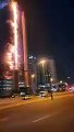 Voraz incendio consumió la fachada de un rascacielos de 35 pisos en Dubái