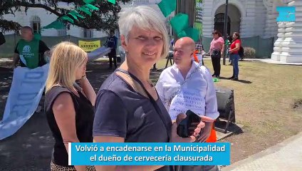 Volvió a encadenarse en la Municipalidad el dueño de cervecería clausurada