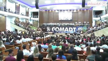 Gloria Gaynor, cantora de “I Will Survive”, conta seu testemunho de conversão