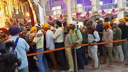 गुरुद्वारों में अखंड पाठ, शबद कीर्तन, लंगर का लिया प्रसाद