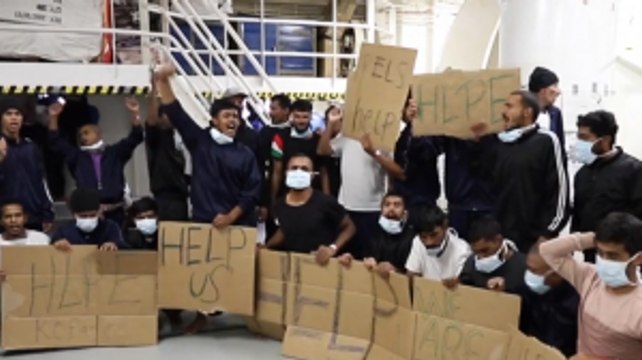 Dilarang Turun dari Kapal Penyelamat, Ratusan Migran di Italia Protes & Minta Pertolongan