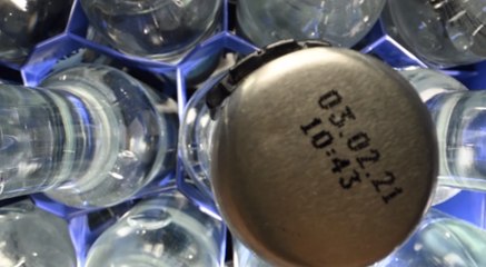 Pourquoi les bouteilles d’eau ont-elles une date d’expiration ? 💧