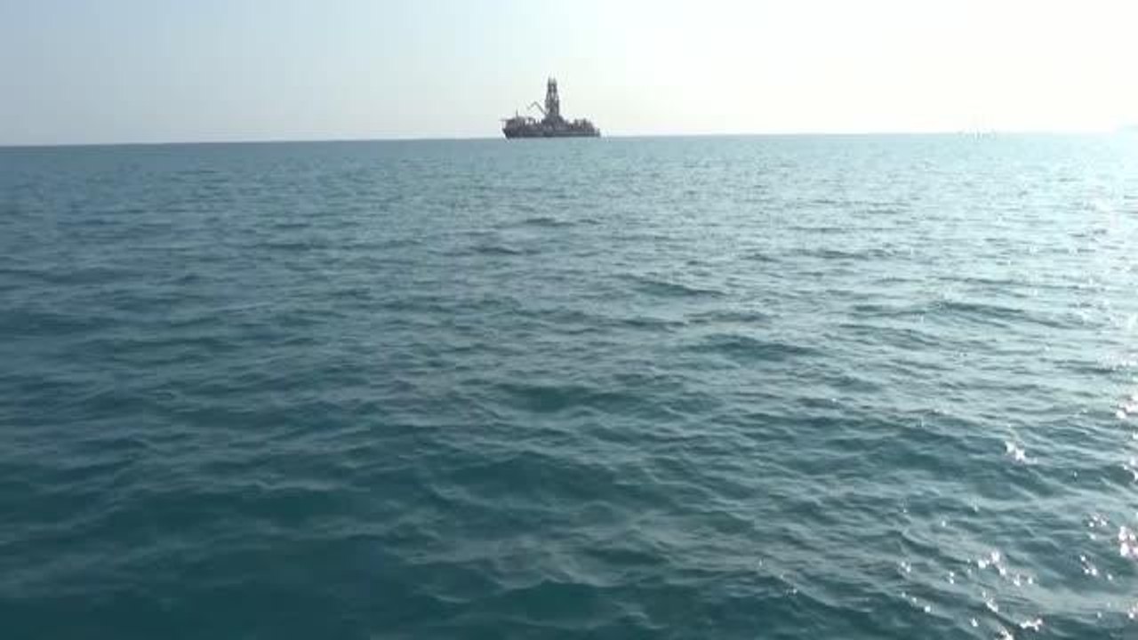 Abdülhamid Han sondaj gemisi Taşucu Limanı açığına demirledi