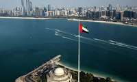 أبو ظبي تلزم موظفي الجهات الحكومية بإجراء الفحوصات المخبرية كل 7 أيام