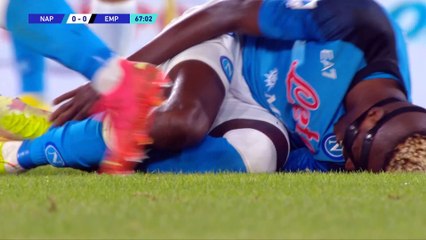Résumé : Naples met la pression sur le Milan en battant Empoli
