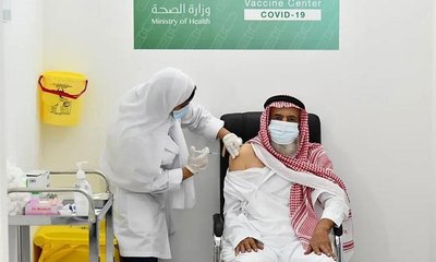 الحصول على الجرعة المعززة للقاح كورونا شرط لاستمرار حالة "محصن" على "توكلنا"
