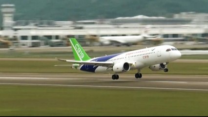 Le Comac C919, l’avion moyen-courrier chinois qui concurrence Airbus et Boeing présenté au public