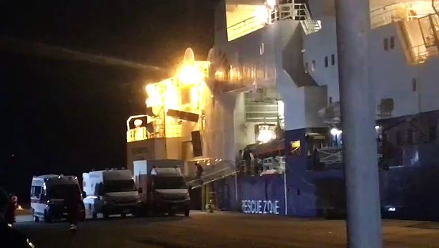 Migranti, iniziato sbarco da Geo Barents - Video