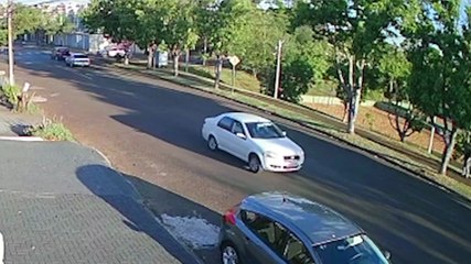 Câmera flagra colisão que terminou com jovem ferida e condutor detido, no Parque São Paulo