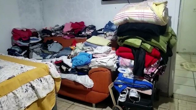 Mãe de três filhos pede ajuda para conseguir itens de casa e alimentos