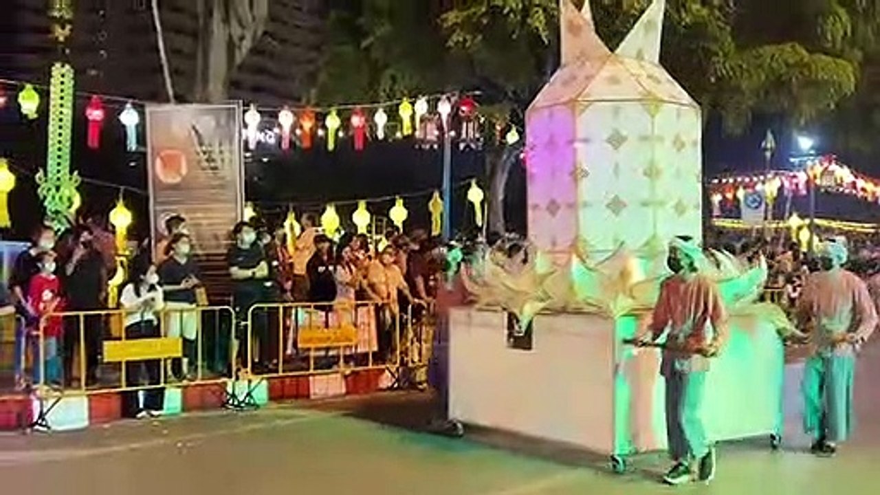 เชียงใหม่แห่โคมยี่เป็งล้านนาอย่างอลังการ