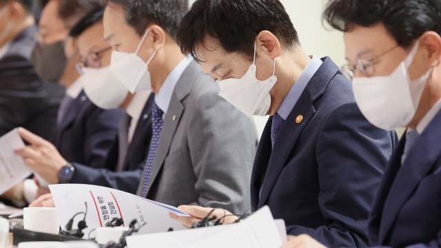 금융위원장 시장 상황 예측 어려워...적극 대응 필요 / YTN