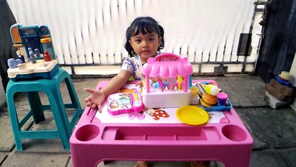 Drama Penjual Es Cream dan Penjual Permen Lolipop Mainan atau Bohongan