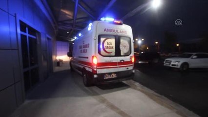 Evinin önünde bıçaklı saldırıya uğrayan kişi yaralandı