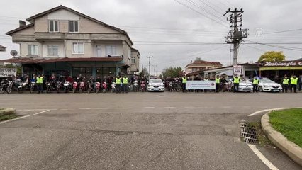 Samsun'da kırsaldaki bisiklet ve motosiklet sürücülerine reflektif yelek dağıtıldı