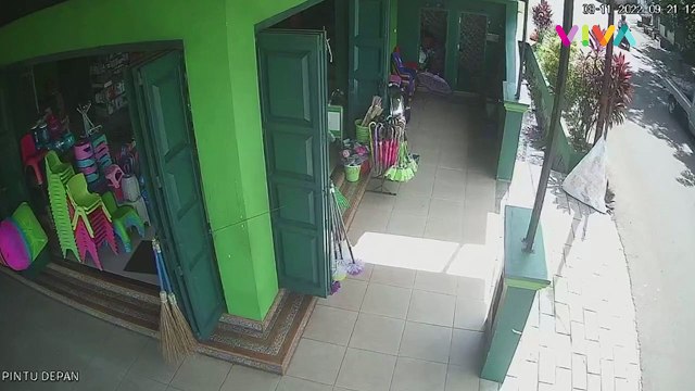 Viral! Mobil Patroli Polisi Tabrak Lari Pengendara Motor