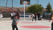 Yozgat'ta Beden Eğitimi Öğretmeni Köy Çocuklarını Basketbol ile Tanıştırdı