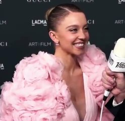 sydney sweeney thinks that dakota johnson is "So hot"