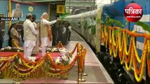 पीएम मोदी ने भारत गौरव काशी दर्शन ट्रेन को दिखाई हरी झंडी