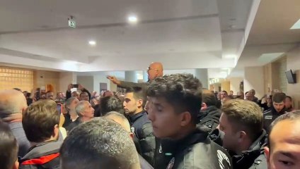 Mahmut Tanal'dan Ekrem İmamoğlu'na destek için gelen kalabalığa: 'Biz buradayız'
