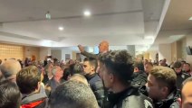 CHP'li Tanal, adliye koridorunda İmamoğlu'na destek için gelen kalabalığa böyle seslendi:  Rahat olun