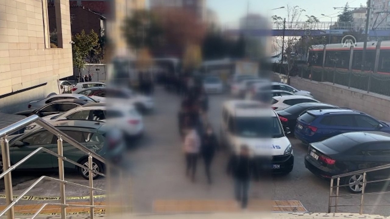 Telefonlarına banka uygulaması yükledikleri kişileri dolandıran şebekeye operasyon