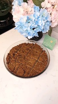 Lübnan mutfağının meşhur kebbesi içli köftenin tepsiye dökülmüş hali, şahane içli köfte lezzeti