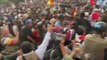 La policía peruana usa gases lacrimógenos contra los partidarios de Pedro Castillo