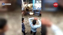 बाल-बाल बची जान, शख्स के ऊपर से गुजरी मालगाड़ी,  Video देख खड़े हो जाएंगे रोंगटे