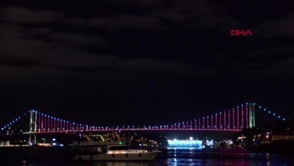 İSTANBUL'UN KÖPRÜLERİ AZERBAYCAN BAYRAĞININ RENKLERİ İLE AYDINLATILDI