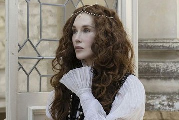 Isabelle Adjani, 67 ans, visage jeune et sans rides… Ce fond de teint anti-âge, à l’effet rajeunissant, qu’elle a utilisé pour incarner Diane de Poitiers