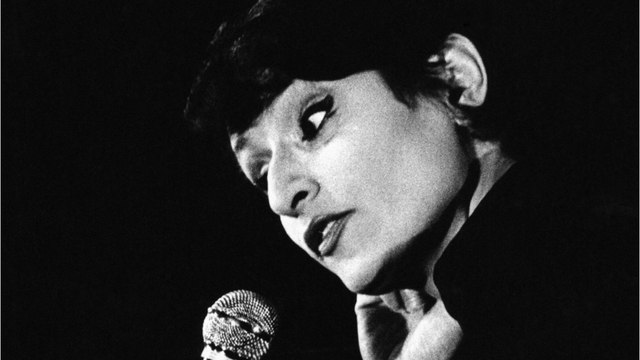 VOICI - Barbara abusée par son père : ce terrible inceste évoqué dans sa chanson l’Aigle noir (1)