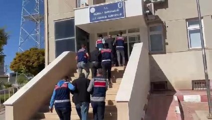 ŞANLIURFA'DA, 18 YILDIR ARANAN CİNAYET ŞÜPHELİSİ 3 KİŞİ YAKALANDI
