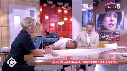 Zapping 09/11 : Benoît Poelvoorde fait le mort sur le plateau de C à Vous