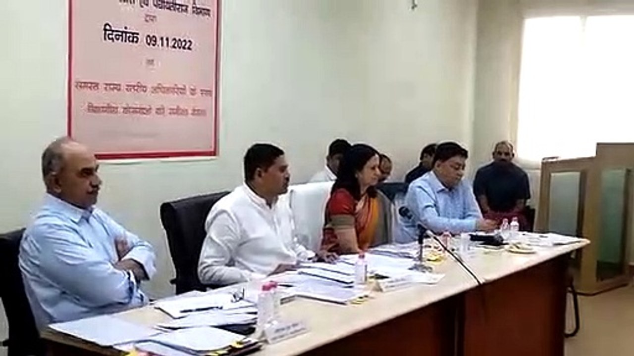 मंत्री रमेश चंद मीना ने ली अधिकारियों की क्लास, कहा— लापरवाही बर्दास्त नहीं..