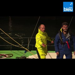 Route_du_Rhum : sortie des écluses des derniers voiliers