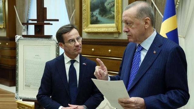 Terör örgütü PKK yanlısı İsveçli eski vekil: Cumhurbaşkanı Erdoğan'ın karşısına resmen diz çöktük