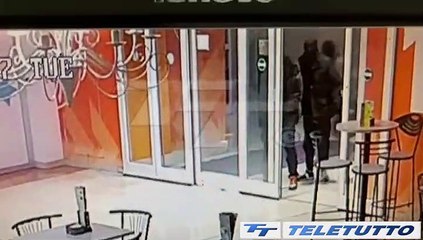 Video News - RAPINA ALLE PORTE FRANCHE