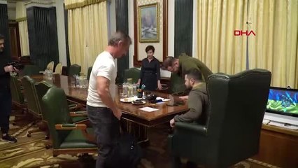 Hollywood yıldızı Sean Penn, Zelenski'ye Oscar'ını hediye etti