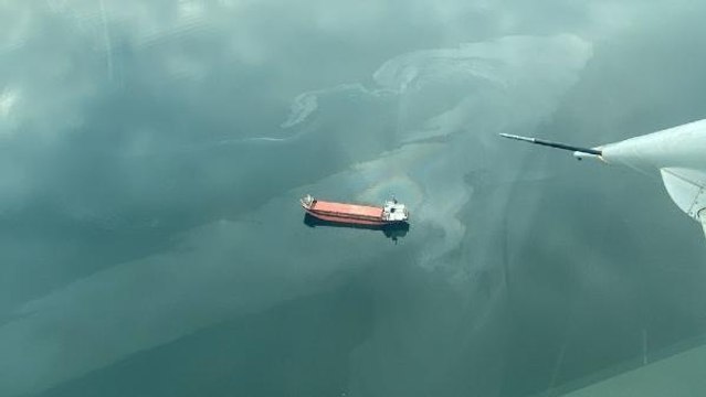 İZMİT KÖRFEZİ'Nİ KİRLETEN GEMİYE 4 MİLYON 176 BİN LİRA CEZA