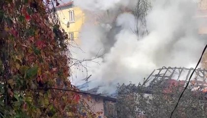 Sarıyer'de 3 gecekondu alevlere teslim oldu
