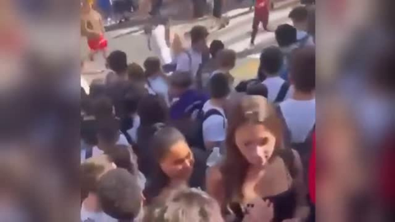 Pelea multitudinaria a las puertas de un instituto de Tenerife: "Nos vemos a la salida"
