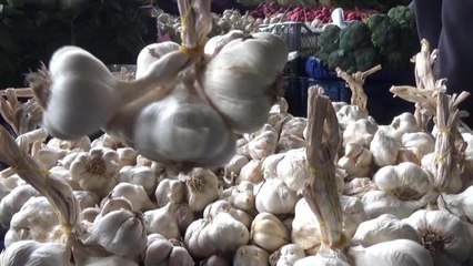 Edirne'de, Pazarda Sarımsağın Kilosu 50 Lira: "Bakıp Bakıp Gidiyoruz"