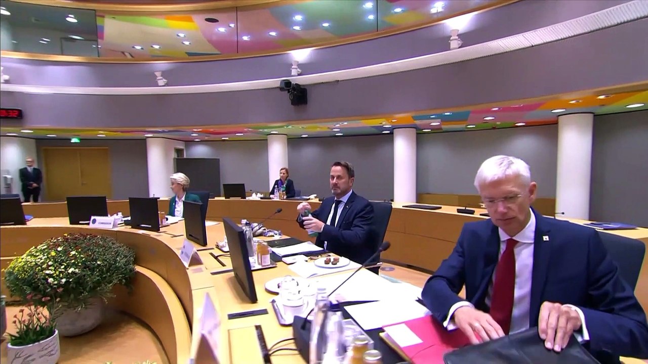 Bruselas pide un gasto según la deuda, mantiene el déficit máximo en 3% y amplía sanciones