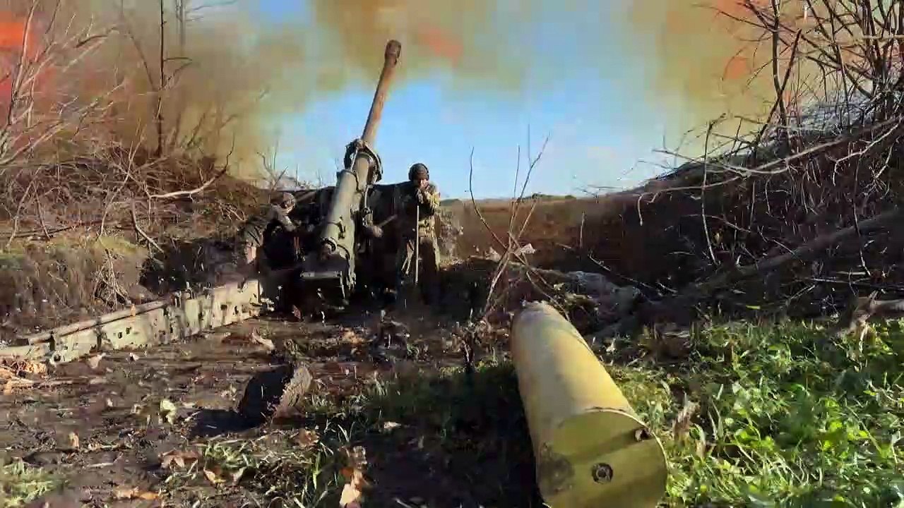 'No time to rest': Ukrainian cannons pummel Bakhmut area at full powder