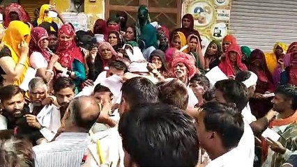 खाद के लिए किसान उतरे सडक़ पर