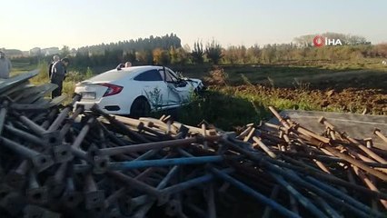 Çarpışan traktör ve otomobil enstitü bahçesine uçtu: 1 yaralı