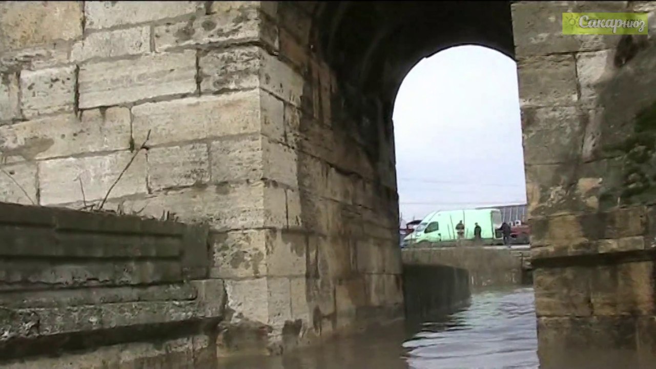 С лодка под Гърбавия мост на Харманли